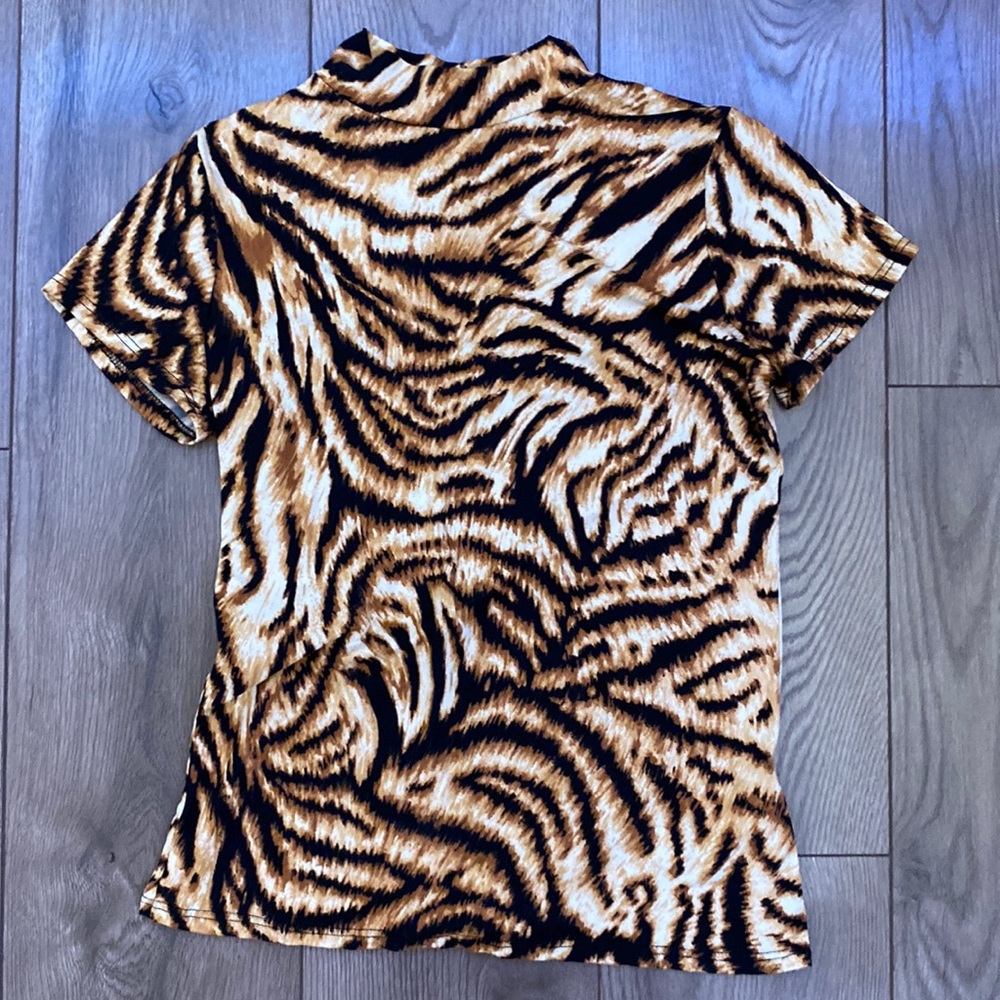 Olivia Rae. size L turtle neck tee
